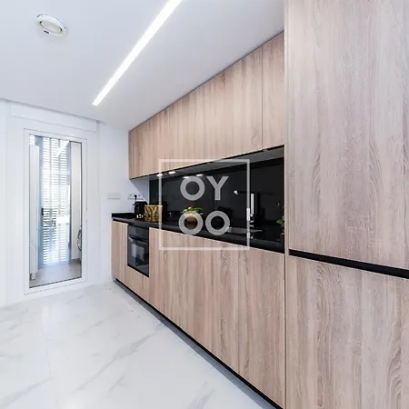 Infinity Blue Groundfloor Apt, Beachfront, Heated Pool - By Oyoostays