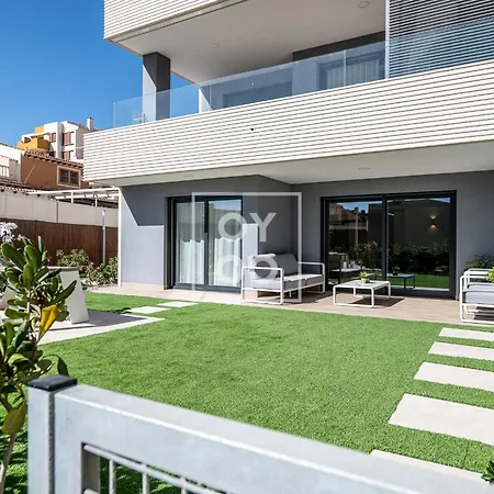 Apartamento Infinity Blue Groundfloor Apt, Beachfront, Heated Pool - By Oyoostays