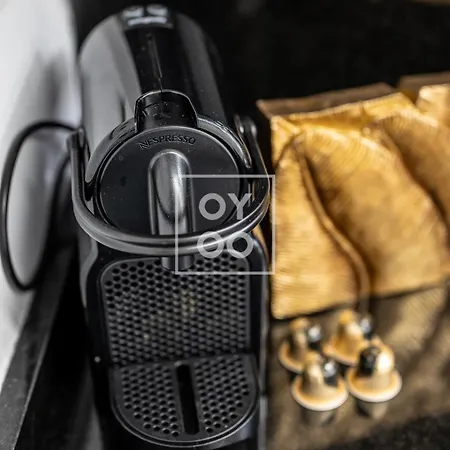 Infinity Blue Groundfloor Apt, Beachfront, Heated Pool - By Oyoostays *