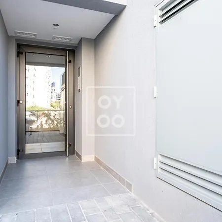 Infinity Blue Groundfloor Apt, Beachfront, Heated Pool - By Oyoostays Torrevieja