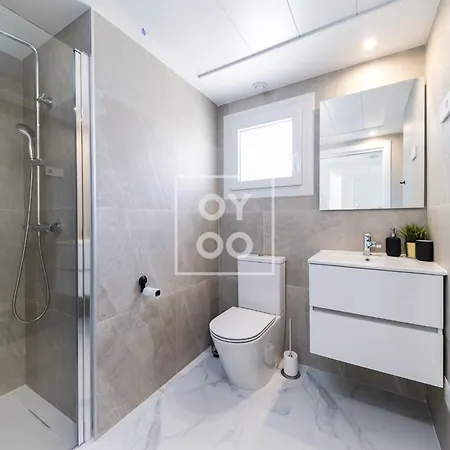 Infinity Blue Groundfloor Apt, Beachfront, Heated Pool - By Oyoostays * Torrevieja