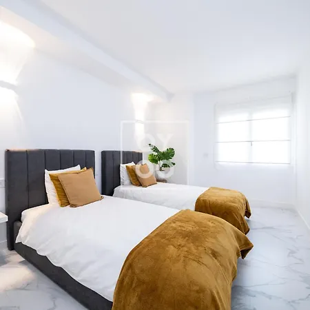 Infinity Blue Groundfloor Apt, Beachfront, Heated Pool - By Oyoostays * Torrevieja