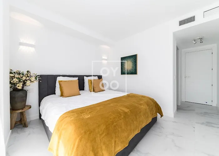 Appartamento Infinity Blue Groundfloor Apt, Beachfront, Heated Pool - By Oyoostays *