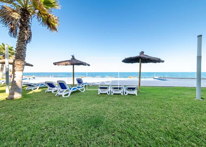 Infinity Blue Groundfloor Apt, Beachfront, Heated Pool - By Oyoostays Torrevieja