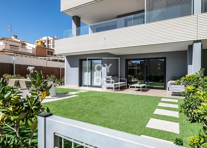 Apartamento Infinity Blue Groundfloor Apt, Beachfront, Heated Pool - By Oyoostays