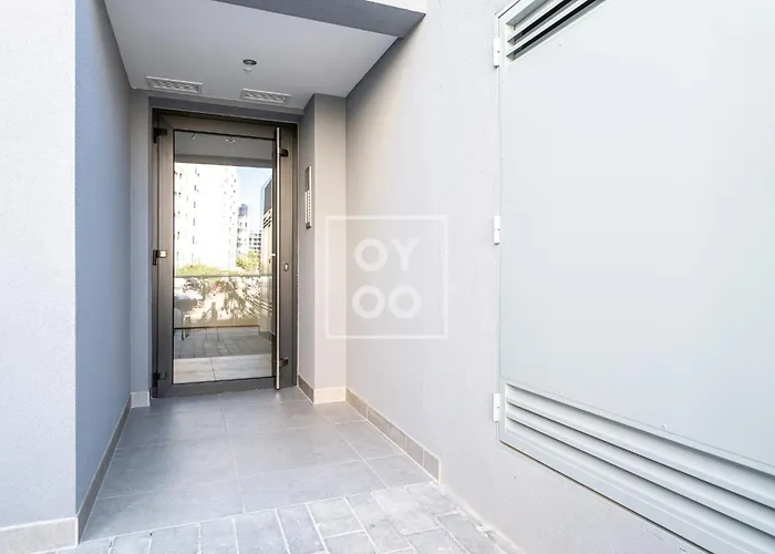 Infinity Blue Groundfloor Apt, Beachfront, Heated Pool - By Oyoostays Torrevieja