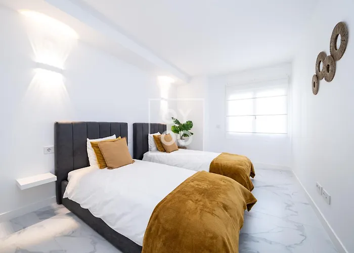 Infinity Blue Groundfloor Apt, Beachfront, Heated Pool - By Oyoostays * Torrevieja