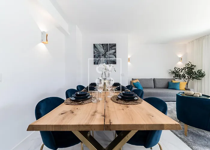Apartamento Infinity Blue Groundfloor Apt, Beachfront, Heated Pool - By Oyoostays *