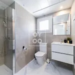 Infinity Blue Groundfloor Apt, Beachfront, Heated Pool - By Oyoostays * Τορεβιέχα