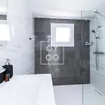 Διαμέρισμα Infinity Blue Groundfloor Apt, Beachfront, Heated Pool - By Oyoostays *