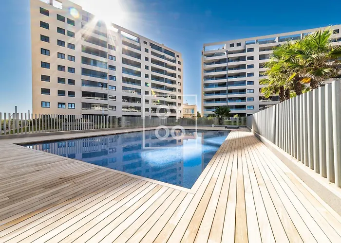 Apartment Infinity Blue Groundfloor Apt, Beachfront, Heated Pool - By Oyoostays