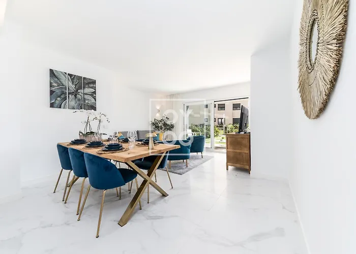 Apartment Infinity Blue Groundfloor Apt, Beachfront, Heated Pool - By Oyoostays