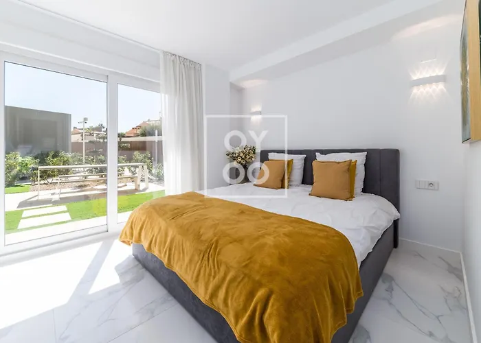 Apartment Infinity Blue Groundfloor Apt, Beachfront, Heated Pool - By Oyoostays Torrevieja