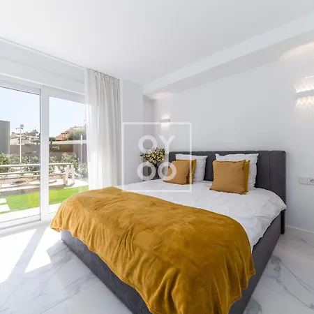 公寓 Infinity Blue Groundfloor Apt, Beachfront, Heated Pool - By Oyoostays 托雷维耶哈