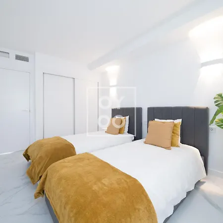 Infinity Blue Groundfloor Apt, Beachfront, Heated Pool - By Oyoostays 公寓 *