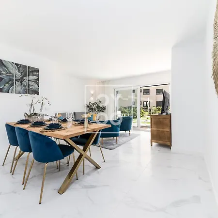 公寓 Infinity Blue Groundfloor Apt, Beachfront, Heated Pool - By Oyoostays