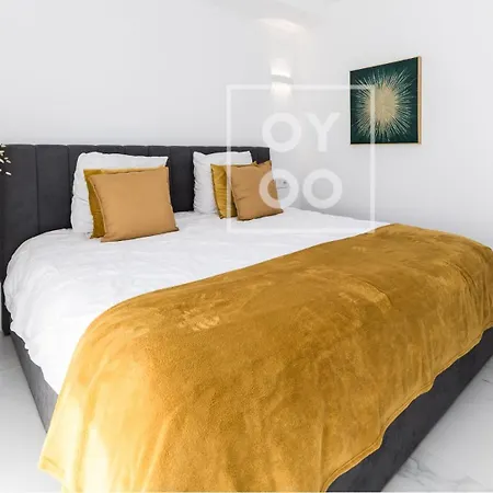 Apartment Infinity Blue Groundfloor Apt, Beachfront, Heated Pool - By Oyoostays Torrevieja