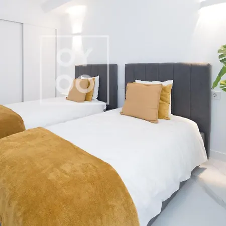 Apartment Infinity Blue Groundfloor Apt, Beachfront, Heated Pool - By Oyoostays Torrevieja